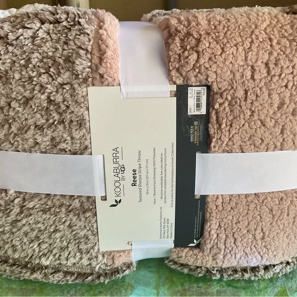 New Koolaburra by Ugg Reese Sherpa Stripe Throw - Picture 4 of 5